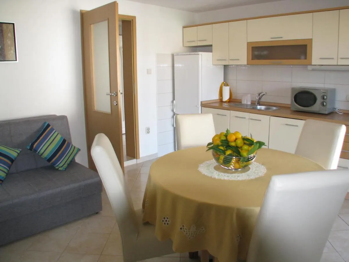 Apartments Bareta Trogir 0*,